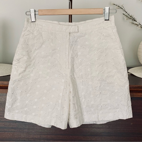 Vintage Tommy Hilfiger Ivory Eyelet, Lined Shorts, Size 4 - Picture 1 of 11